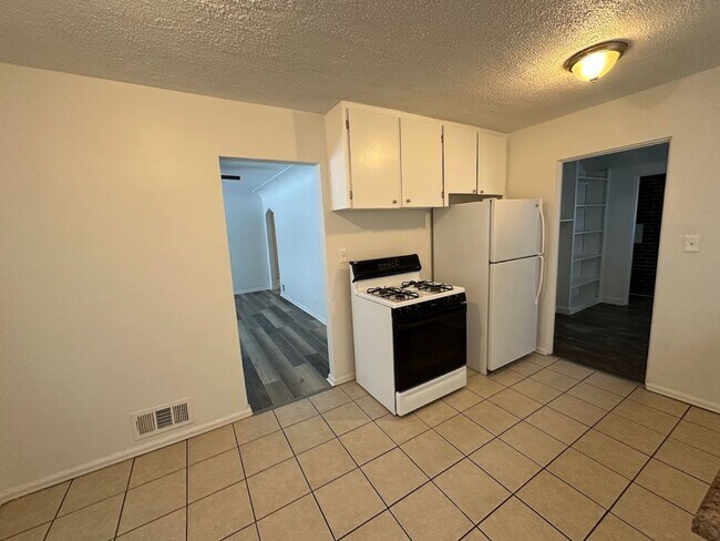 Building Photo - Spacious 4 Bedroom Home | 2 Living Rooms | Large Fenced Yard | 1,700+ Sq Ft