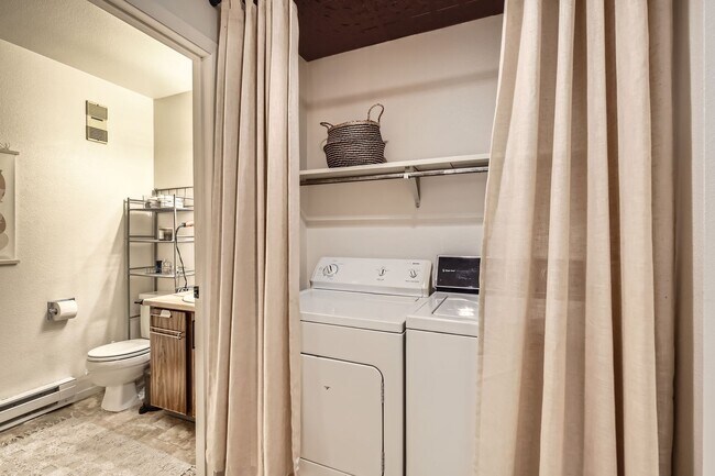 Building Photo - Mission Hills One Bed Condo For Rent! Central Fort Collins!