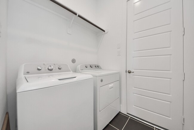 Building Photo - 4111 Crossfind Ct