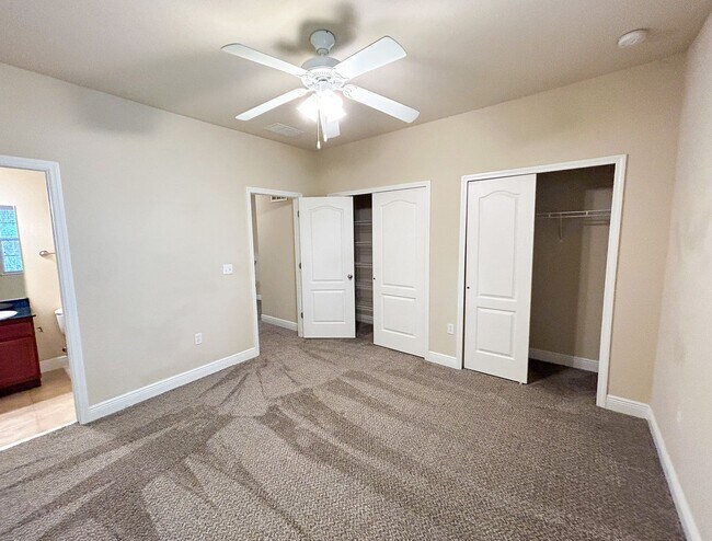 Building Photo - Chase Hollow #43