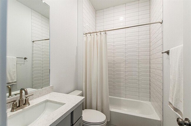 Building Photo - 215 Milam Crk Dr