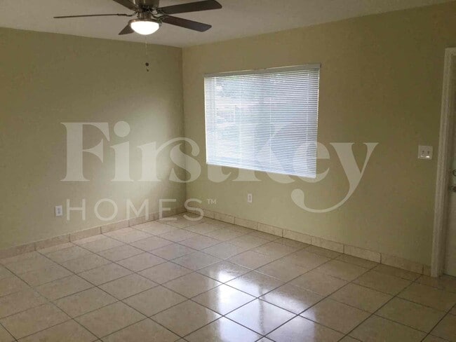 Building Photo - 18000 NW 6th Ct