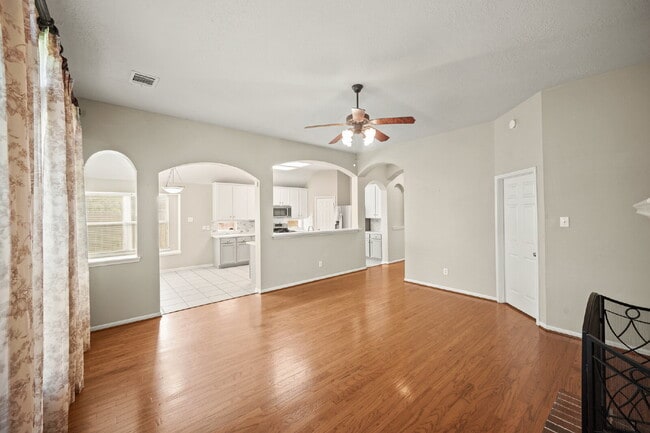 Building Photo - Welcome home to this charming single-story gem in the heart of Silverlake!