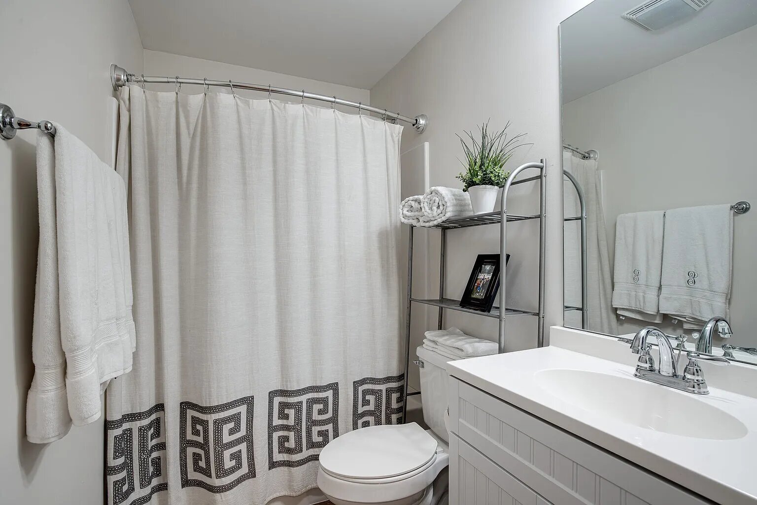 Building Photo - 2426 24th Ave N