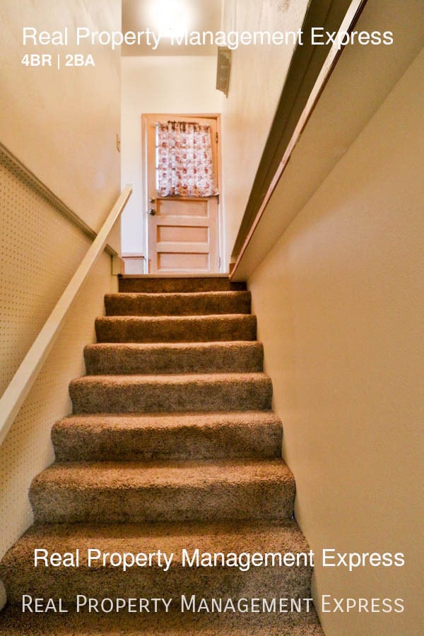 Building Photo - Beautiful 4 bedroom 2 bathroom single fami...