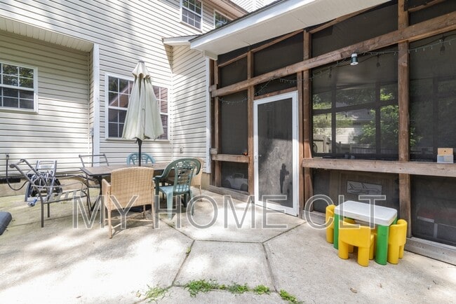 Building Photo - 10029 Dauphine Dr