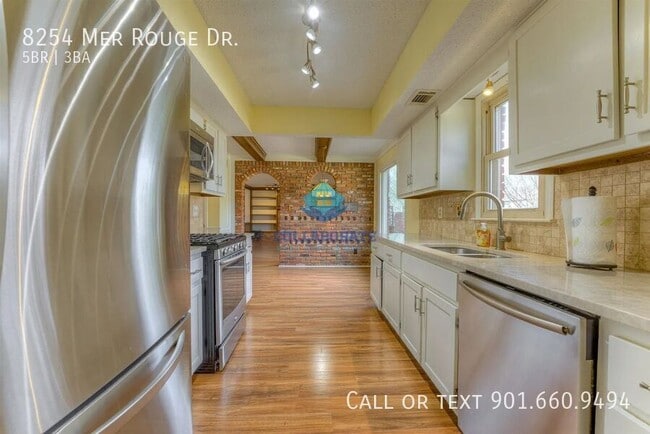 Building Photo - 8254 Mer Rouge Dr