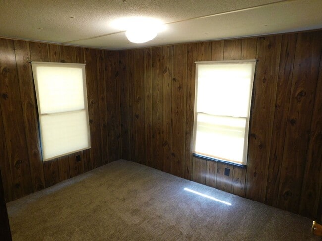 Building Photo - 358 White Oak Dr