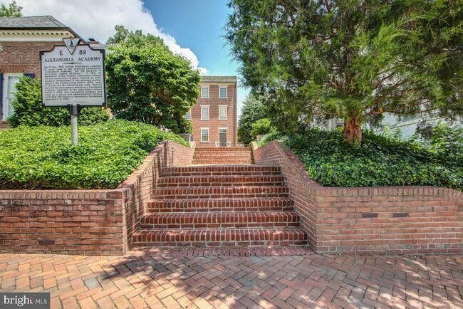 Building Photo - 1411 King St