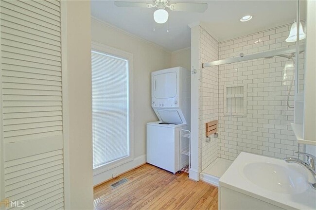 Building Photo - 654 Schuyler Ave SE