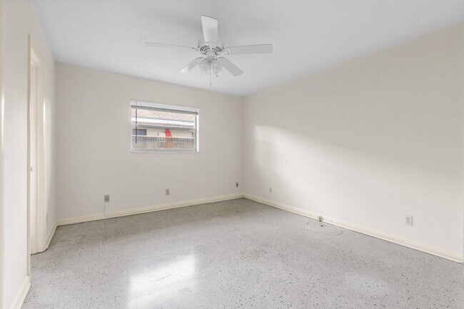 Building Photo - 751 Hummingbird Way