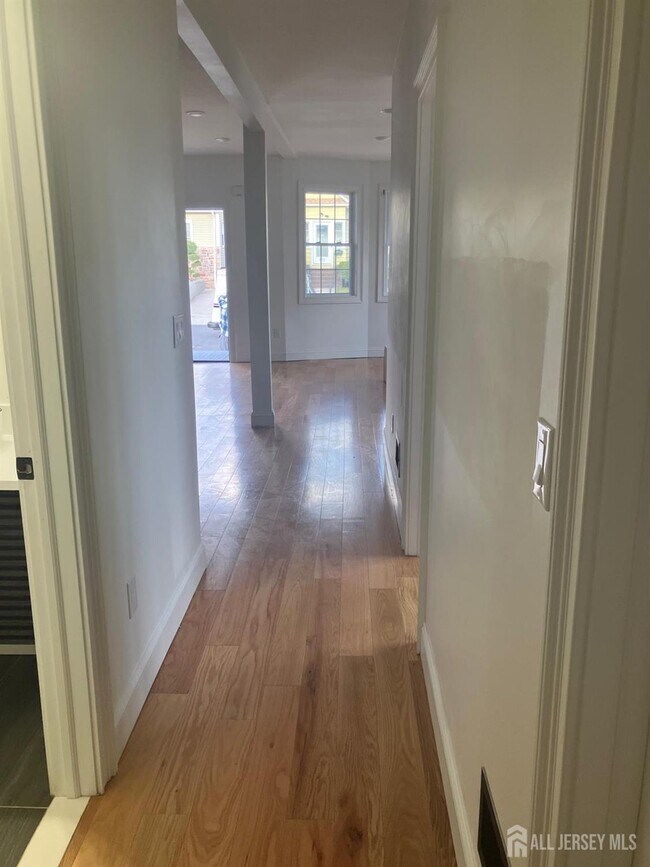 Building Photo - 401 Ainsworth St