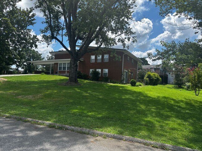 Building Photo - Partially furnished 3 bed/ 1.5 bath - Morristown, TN