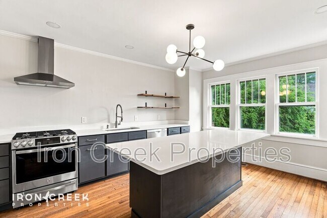 Building Photo - 42 Westover Dr