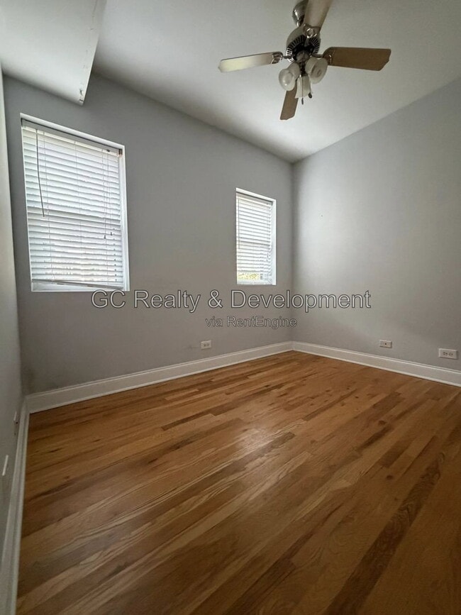 Building Photo - 702 Reba Pl