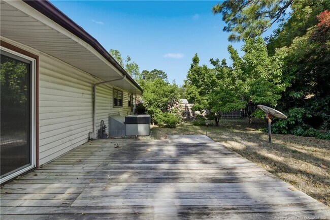 Building Photo - 1829 Martindale Dr