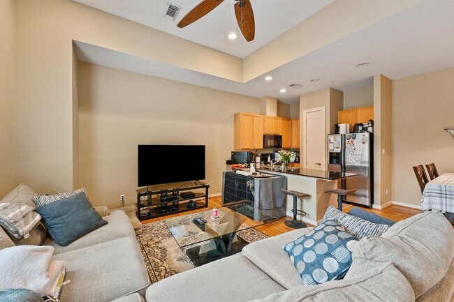 Building Photo - 4514 Center St