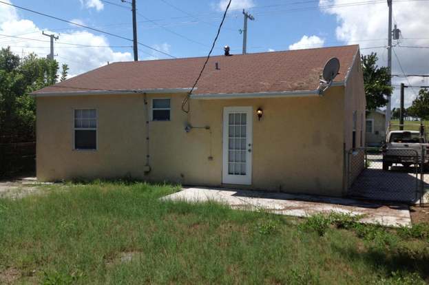 Building Photo - 4610 Pinewood Ave