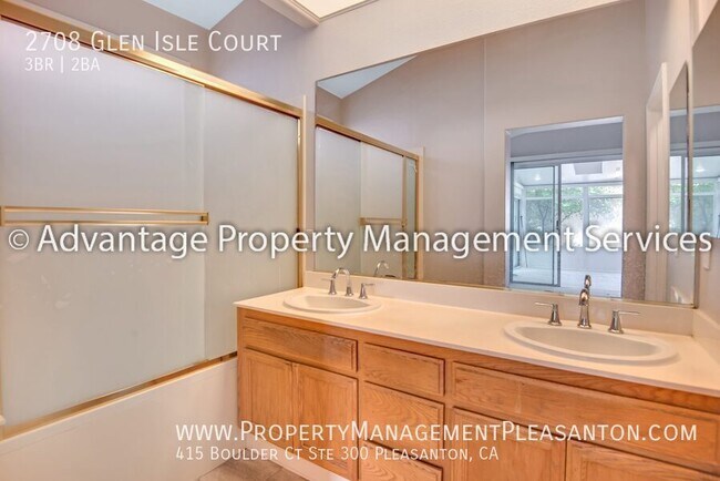 Building Photo - 2708 Glen Isle Ct