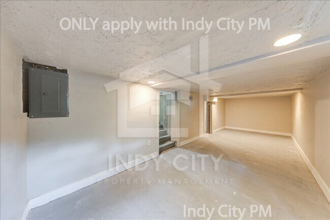Building Photo - 3220 E 34th St