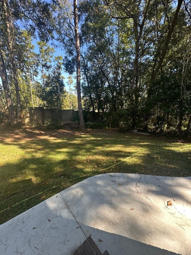 Building Photo - Newly remodeled 4/2 in the Eastgate Commun...