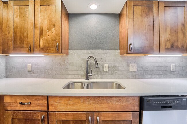 Building Photo - 2 Bedroom Condo in Boulder