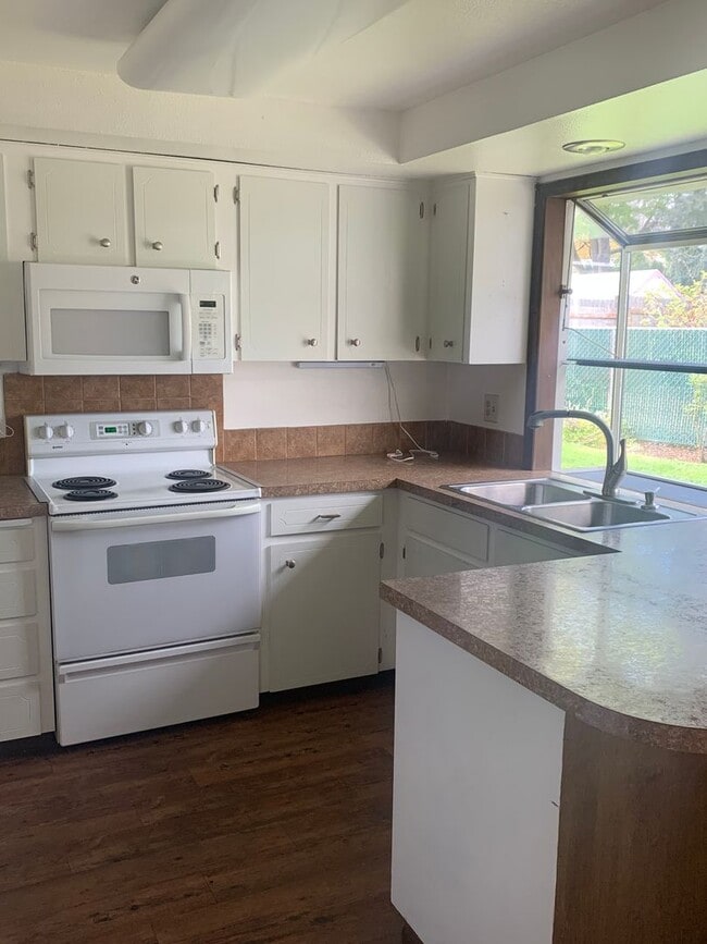 Building Photo - Comfortable Single-Level Living on a Quiet Cul-de-Sac in Walnut Grove!
