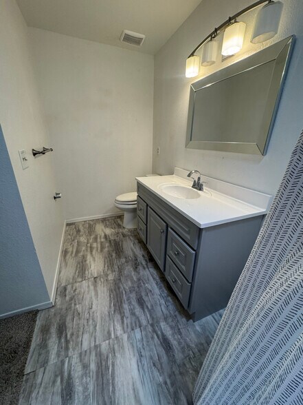 Building Photo - 10230 W Catalina Dr