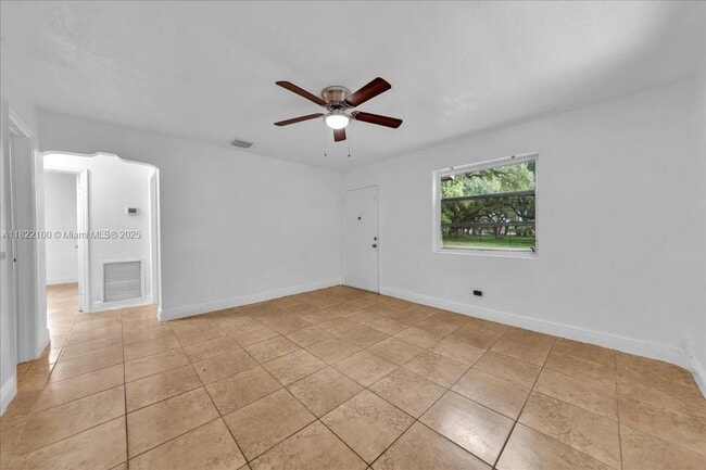 Building Photo - 6221 SW 35th St