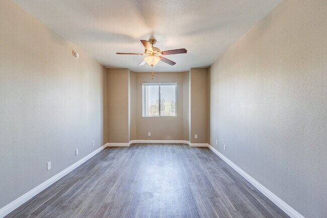 Building Photo - Smartly Designed 2-Bedroom Apartment in Pr...