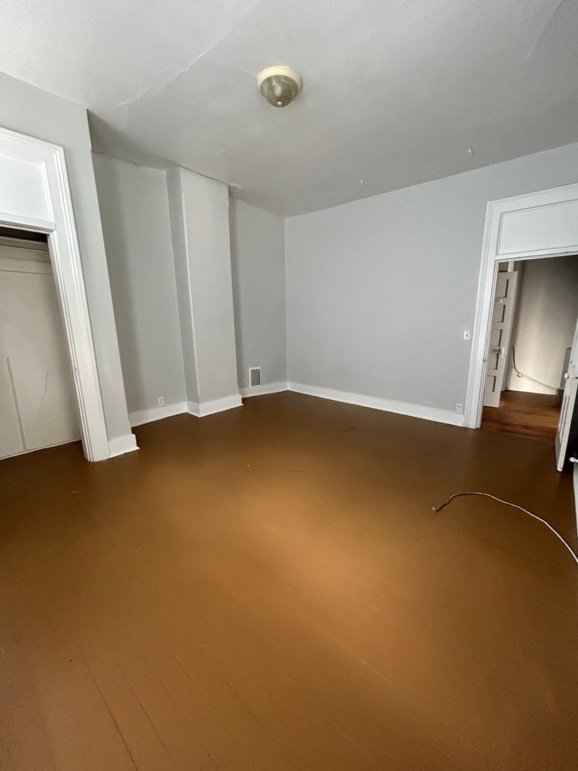 Building Photo - 212 Tinkler St