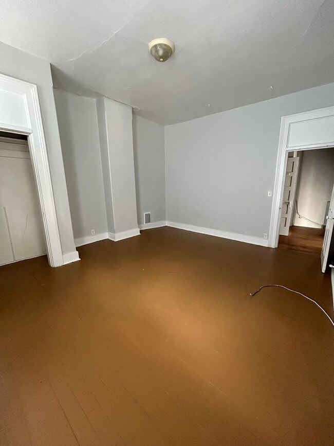 Building Photo - 212 Tinkler St