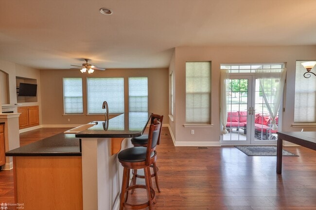 Building Photo - Beautifully maintained, energy-efficient f...