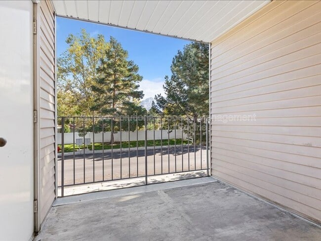 Building Photo - 9132 S Scirlein Dr