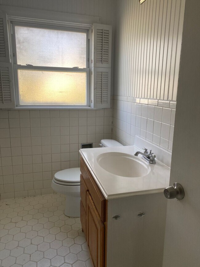 Building Photo - 3/2/2 in Convenient Denison Location