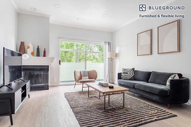 Building Photo - 16070 Sunset Blvd