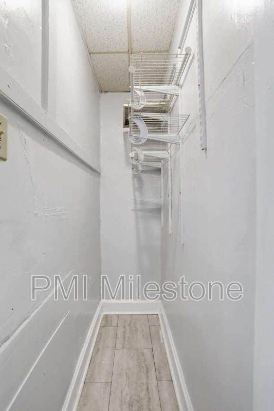 Building Photo - 207 N Mulberry St