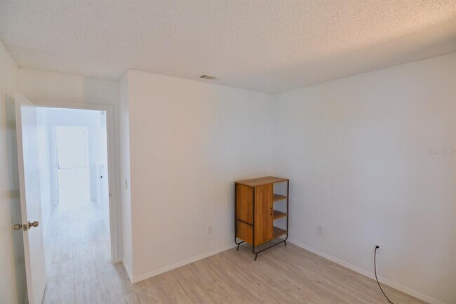 Building Photo - 72 Lakepointe Cir