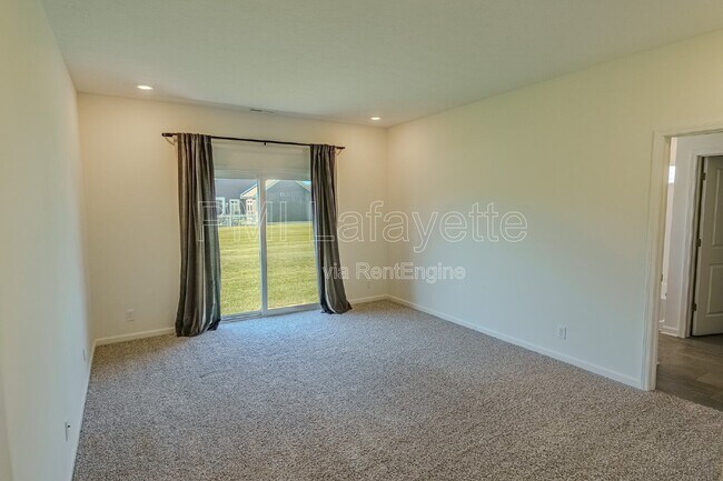 Building Photo - 641 W Bulrush Ct