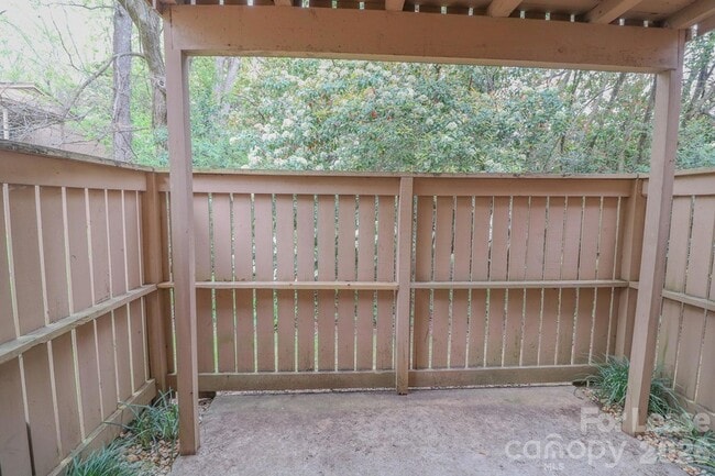 Building Photo - 1645 Cedarview Ct