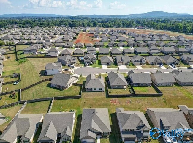 Building Photo - 203 Portrait St