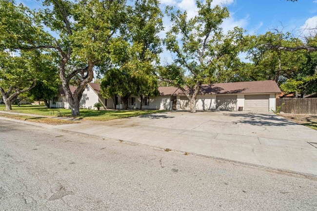 Building Photo - 106 Angela Dr