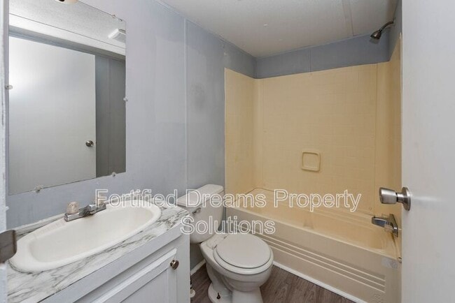 Building Photo - 886 Frye Rd