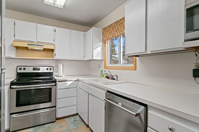 Building Photo - 3 Bedroom 1.5 Bath