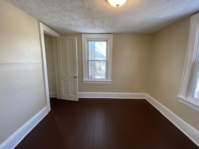 Building Photo - Classic 3-Bed Home with Covered Porch & Off-Street Parking