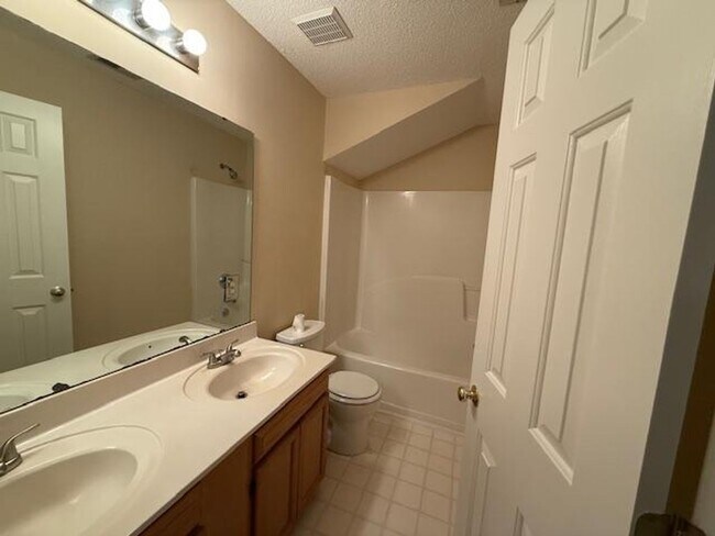 Building Photo - 211 Swansboro Dr