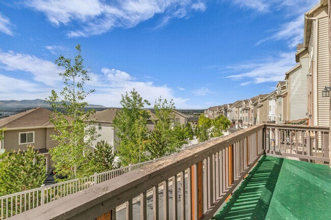 Building Photo - 3 Bed Draper Townhome with Views