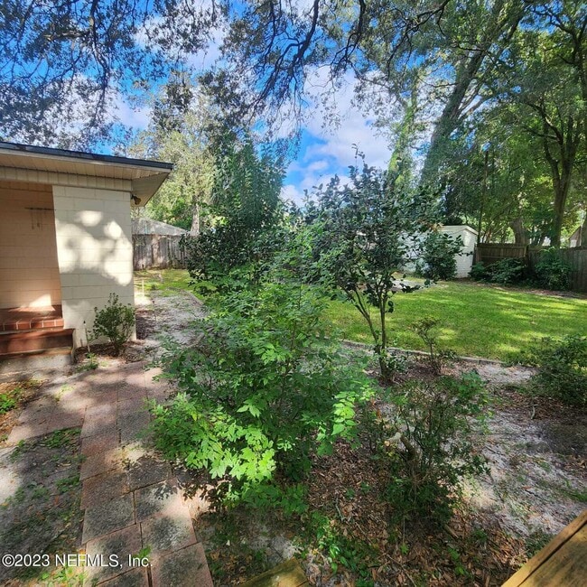 Building Photo - 2417 Barlad Dr