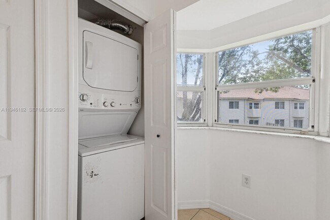 Building Photo - 2921 SE 13th Ave