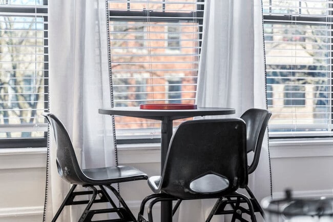 Building Photo - 3538 N Racine Ave